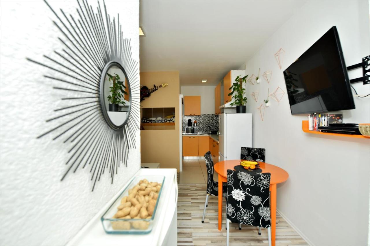 Rock Apartment *